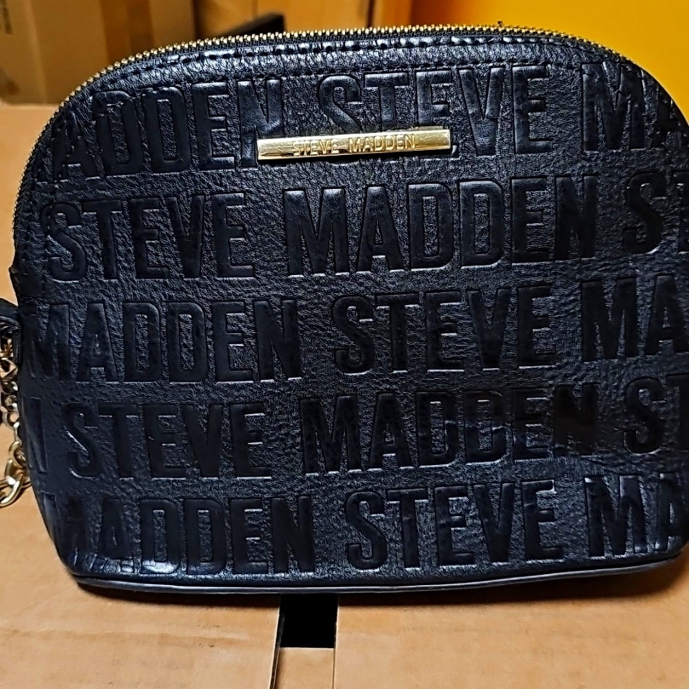 Steve Madden crossbody black with gold hardware